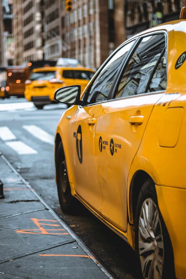 Pourquoi opter pour une société de taxi pour vos déplacements à Montbard ?