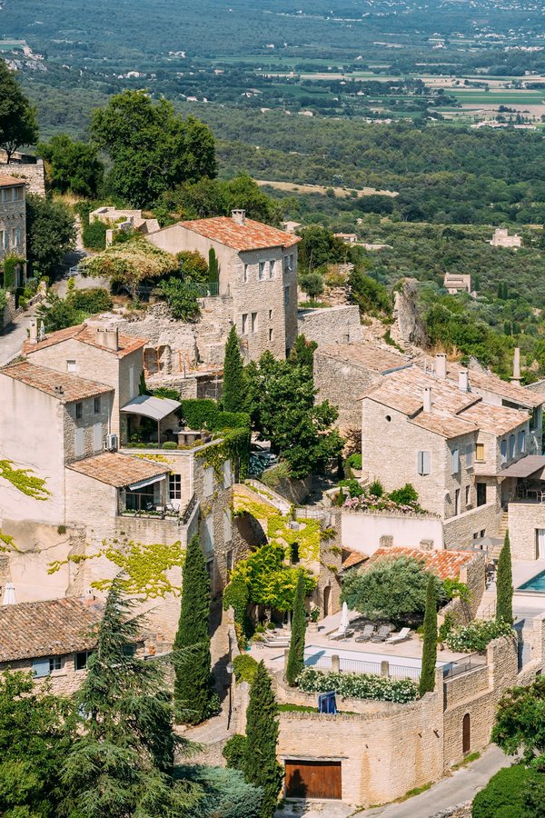 Séjournez comme un local : guide des locations saisonnières dans le Luberon
