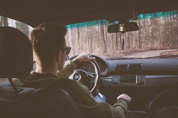 Les transferts avec chauffeur à Saint-Tropez, une solution pratique pour vos déplacements